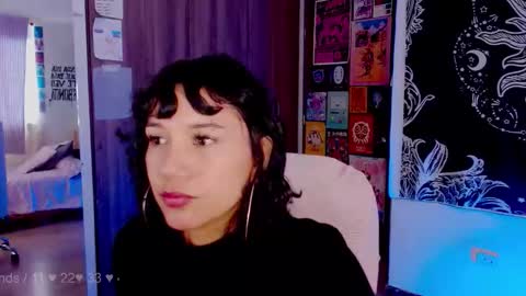 Snapshot of mel_dahlia chatting on September 12, 1:33 pm Melissa - - Please help me to reach 100 thumbs up online show from September 12, 1:33 pm