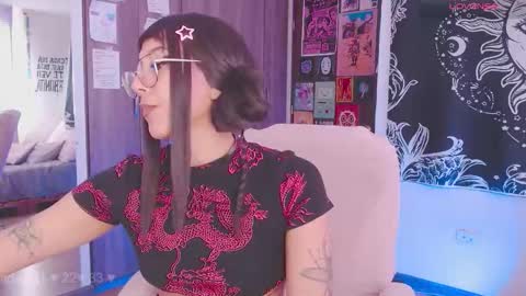 Snapshot of mel_dahlia chatting on September 22, 7:27 pm Melissa - - Please help me to reach 100 thumbs up online show from September 22, 7:27 pm