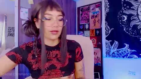 Snapshot of mel_dahlia chatting on October 1, 12:33 pm Melissa - - Please help me to reach 100 thumbs up online show from October 1, 12:33 pm