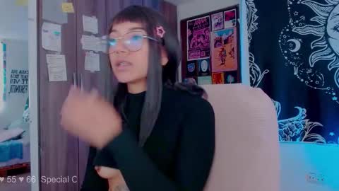 Snapshot of mel_dahlia chatting on October 10, 1:32 pm Melissa - - Please help me to reach 100 thumbs up online show from October 10, 1:32 pm