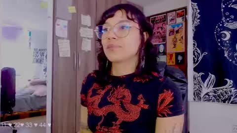 Snapshot of mel_dahlia chatting on October 12, 5:01 pm Melissa - - Please help me to reach 100 thumbs up online show from October 12, 5:01 pm