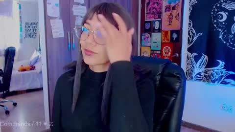 Snapshot of mel_dahlia chatting on October 15, 4:07 pm Melissa - - Please help me to reach 100 thumbs up online show from October 15, 4:07 pm