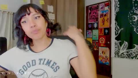 Snapshot of mel_dahlia chatting on October 20, 2:23 am Melissa - - Please help me to reach 100 thumbs up online show from October 20, 2:23 am