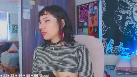 Snapshot of mel_dahlia chatting on November 9, 3:10 pm Melissa - - Please help me to reach 100 thumbs up online show from November 9, 3:10 pm