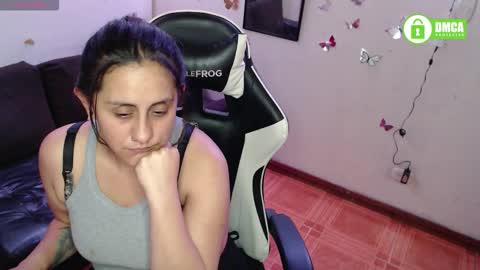 Snapshot of mel_raise chatting on November 13, 2:10 am mel raise online show from November 13, 2:10 am