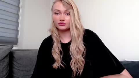 Melania online show from December 11, 11:08 am