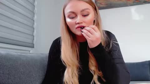 Melania online show from March 12, 10:43 am