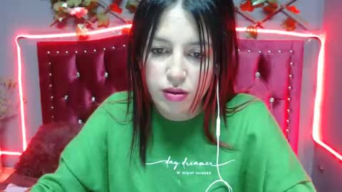 Snapshot of melani_cute01 chatting on February 5, 1:37 am melani_cute01 online show from February 5, 1:37 am