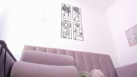 Snapshot of melani_greyy chatting on November 21, 9:24 pm melani greyy online show from November 21, 9:24 pm