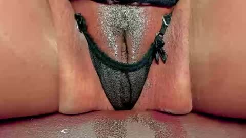 Snapshot of melania_browis chatting on November 18, 11:25 am Melania online show from November 18, 11:25 am