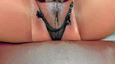 Snapshot of melania_browis chatting on November 20, 10:04 am Melania online show from November 20, 10:04 am