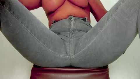 Snapshot of melania_browis chatting on May 24, 5:07 pm Melania online show from May 24, 5:07 pm
