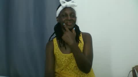 Snapshot of melanie_goddesss chatting on September 10, 10:21 pm milly online show from September 10, 10:21 pm