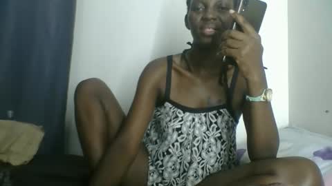 Snapshot of melanie_goddesss chatting on September 24, 7:06 pm milly online show from September 24, 7:06 pm