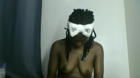 Snapshot of melanie_goddesss chatting on October 22, 7:46 pm milly online show from October 22, 7:46 pm