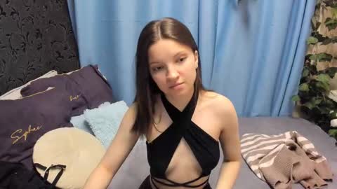 Snapshot of melanie_grant chatting on November 18, 8:52 am Melanie online show from November 18, 8:52 am