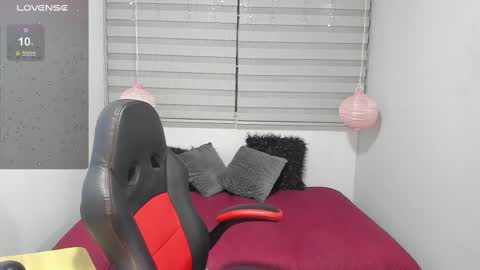 Melanie  online show from February 16, 7:15 am