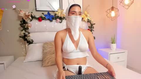 Melanie online show from November 26, 8:54 pm