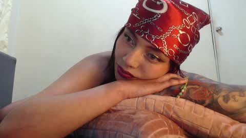 Melanie roux  online show from January 17, 9:50 pm