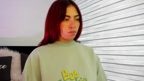 Snapshot of melanie_roux_ chatting on June 26, 12:42 pm Melanie roux online show from June 26, 12:42 pm
