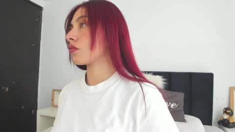 Snapshot of melanie_roux_ chatting on July 24, 12:58 pm Melanie roux online show from July 24, 12:58 pm