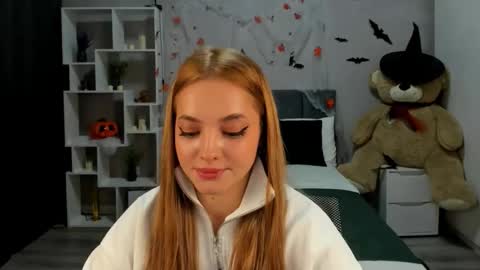 MelanieAlves online show from November 4, 6:51 pm