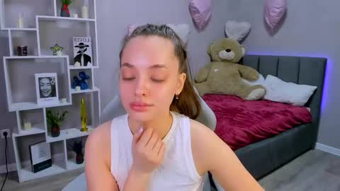 MelanieAlves online show from March 22, 6:33 pm
