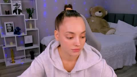 MelanieAlves online show from April 28, 2:44 pm