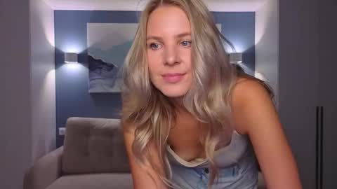Snapshot of melaniebennett chatting on October 17, 6:27 am Melanie Bennett online show from October 17, 6:27 am
