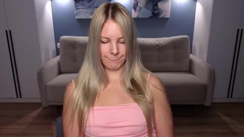 Melanie Bennett online show from November 12, 6:58 am