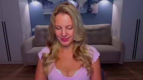 Snapshot of melaniebennett chatting on July 2, 6:52 am Melanie Bennett online show from July 2, 6:52 am