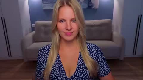 Snapshot of melaniebennett chatting on July 11, 9:23 am Melanie Bennett online show from July 11, 9:23 am