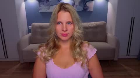 Snapshot of melaniebennett chatting on July 13, 8:17 am Melanie Bennett online show from July 13, 8:17 am