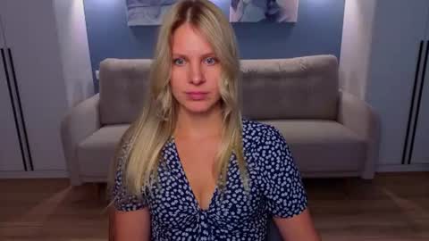Snapshot of melaniebennett chatting on July 14, 10:32 am Melanie Bennett online show from July 14, 10:32 am
