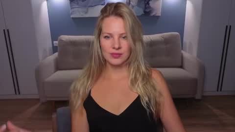 Snapshot of melaniebennett chatting on July 28, 8:54 am Melanie Bennett online show from July 28, 8:54 am