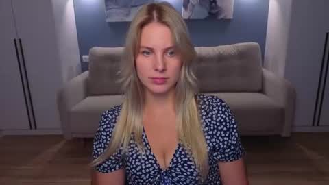 Snapshot of melaniebennett chatting on August 2, 9:19 am Melanie Bennett online show from August 2, 9:19 am