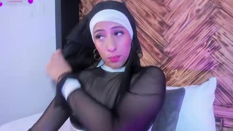 Snapshot of melaniejeann_ chatting on June 11, 2:44 am melaniejeann_ online show from June 11, 2:44 am