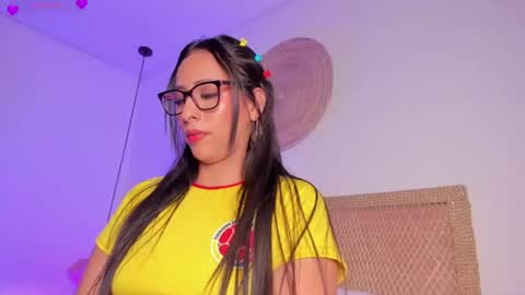 Snapshot of melaniejeann_ chatting on June 24, 2:10 am melaniejeann_ online show from June 24, 2:10 am