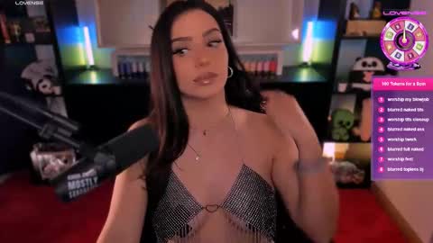 Melanie  online show from November 30, 6:01 pm