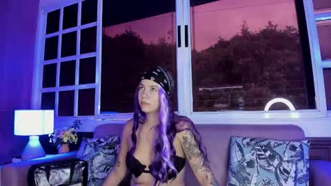 Snapshot of melanieroux chatting on October 25, 11:40 am Melanie Roux online show from October 25, 11:40 am