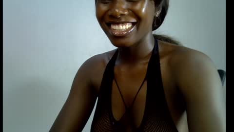 Snapshot of melanine_floral chatting on February 5, 10:19 am Praiz online show from February 5, 10:19 am