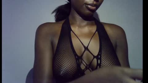 Snapshot of melanine_floral chatting on February 11, 5:29 pm Praiz online show from February 11, 5:29 pm