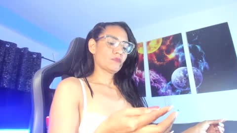 Snapshot of melannia_hills chatting on February 27, 10:15 am melannia_hills online show from February 27, 10:15 am