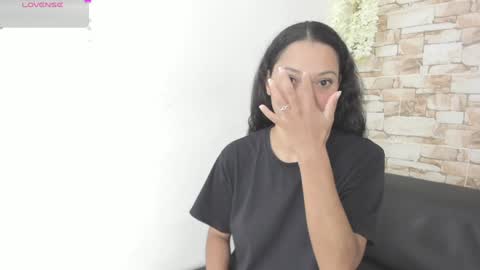 Snapshot of melannie_roses chatting on January 30, 11:01 am melannie roses online show from January 30, 11:01 am