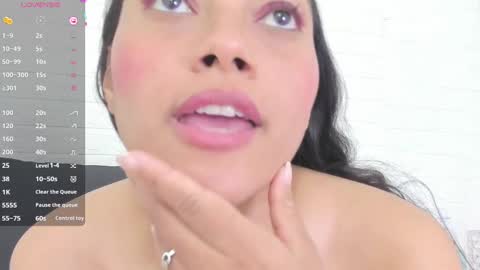 Snapshot of melannie_roses chatting on March 3, 4:25 am melannie roses online show from March 3, 4:25 am