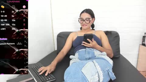 Snapshot of melannie_roses chatting on September 11, 11:05 pm melannie roses online show from September 11, 11:05 pm