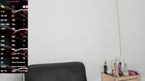 Snapshot of melannie_roses chatting on October 8, 12:03 pm melannie roses online show from October 8, 12:03 pm