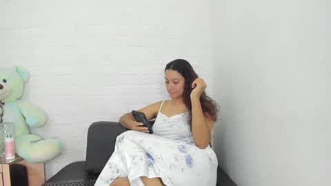 melannie roses online show from July 9, 7:18 pm