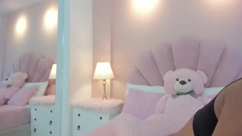 Snapshot of melany_ebonyy chatting on November 25, 4:01 am Melanie online show from November 25, 4:01 am