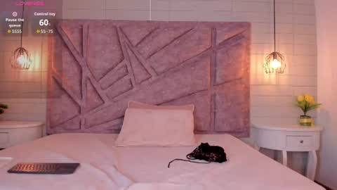Snapshot of melany_heaven chatting on July 4, 10:49 pm melany_heaven online show from July 4, 10:49 pm